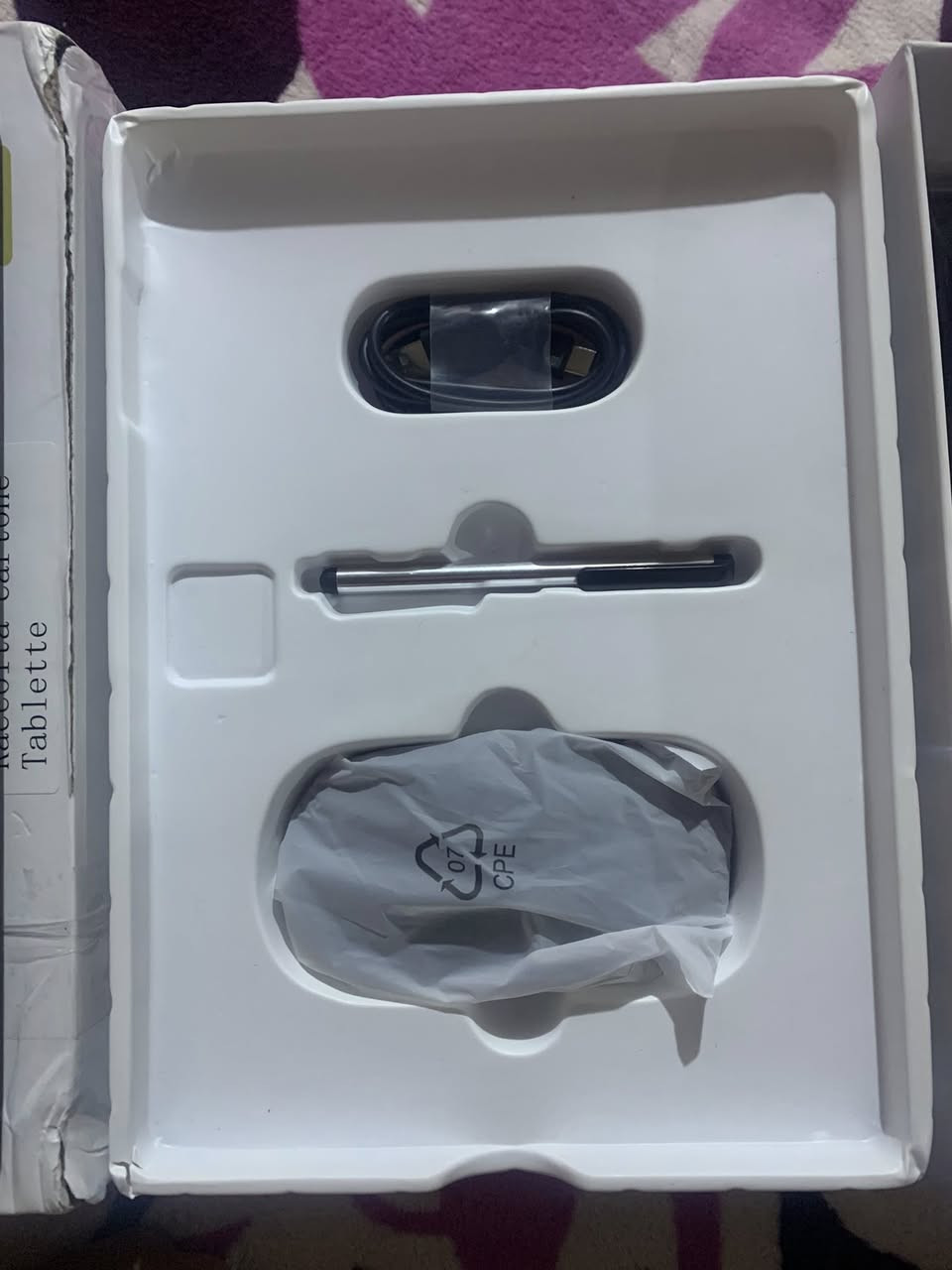 ايباد للبيع اندرويد ذاكرة ١٢٨ بعدة جديد حافضة وكيبورد وماوس وقلم كلة كامل مكمل للبيع السعر 150 الف رقمي ***********
