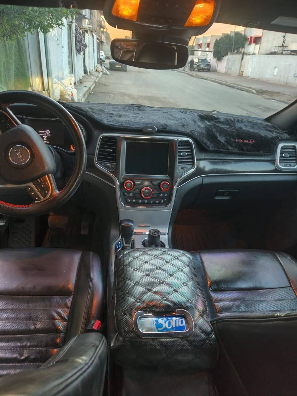 جيب 2018
 بيه قطعه وحده جاملغ الايمن 
ماشيه132 m 
سياره فول موصفات
 فأت)(25) 
دبل هوك 
رادار امامي
 بل شباك أوتو بارك 4رادارت بانوراما
 كشنات حار أمامي وخلفي
مكاني بغداد السعر 260 
***********
