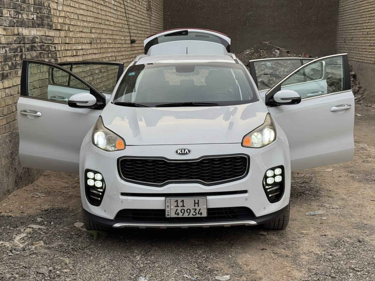 السلام عليكم 
كيا سبورتج 2019 خليجي
للبيع
ماشية 104 الف كيلو 
(كير و محرك مكفول)
محرك 2000 دوش
صدر و حدادية حلوة و ناعمة السيارة
 السيارة جديدة جدا 

المواصفات 

شاشة 
كامرة 
تحكمات ستيرن جهتين
داخل جلد و مخمل بيجي 
 3 وضعيات قيادة
حساسات امامي خلفي 
تدفئة تبريد ثلج
مري شفط
مانع انزلاق 
اشاير بل مري
قطعتين تبريد 
لايت زنون 

بيهة قطعتين صبغ جاملغ و بنيد بدون دواخل و بيهة كم دحجة علة حطتهن موضحة بل صور  

السعر  175 بيهة مجال جدا بسيط

باسمي تحويل ثاني يوم

 للاستفسار 
***********
***********
