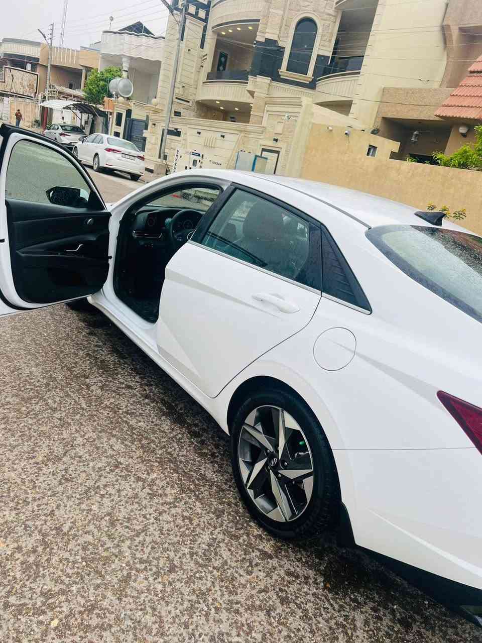 السلام عليكم 
النترا لمتدد فول مواصفات
مديل٢٠٢٣
محرك دوش هايبرد ٢٠٠٠
 مصلحها على ايدي بدلت جاملغ وبنيد اصليات تفصيخ نفس الون بدون صبغ
معروفه مواصفات  اللمتدد
بغداد باسمي 
ماشيه ٥١ الف مايل 
سياره جديده واحلى من صوره 
سعر١٦٩ 
***********
