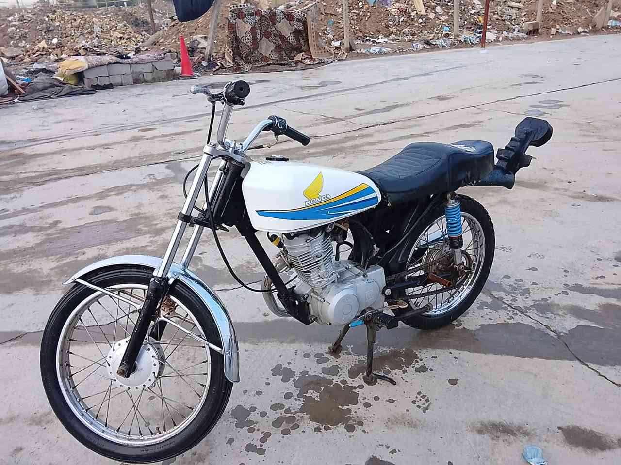 سلام عليكم دراجه عوزها بس مكينه جاهزه شد محرك وطلع نضيفه انضف من الصوره 250  لشراي تساهل ويا ***********
