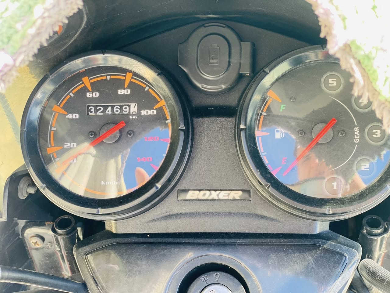 السلام عليكم بوكسر موديل 23  ماشيه 32 حقيقي الدراجه كفاله عامه من كلشي شرط الفحص  من كلشي رقم انكليزي بسمي تحويل مباشر لوحات ثنين مكاني محموديه 
السعر 2950 وبيه مجال بسيط 
مكاني محموديه 
*********** بي وات ساب
