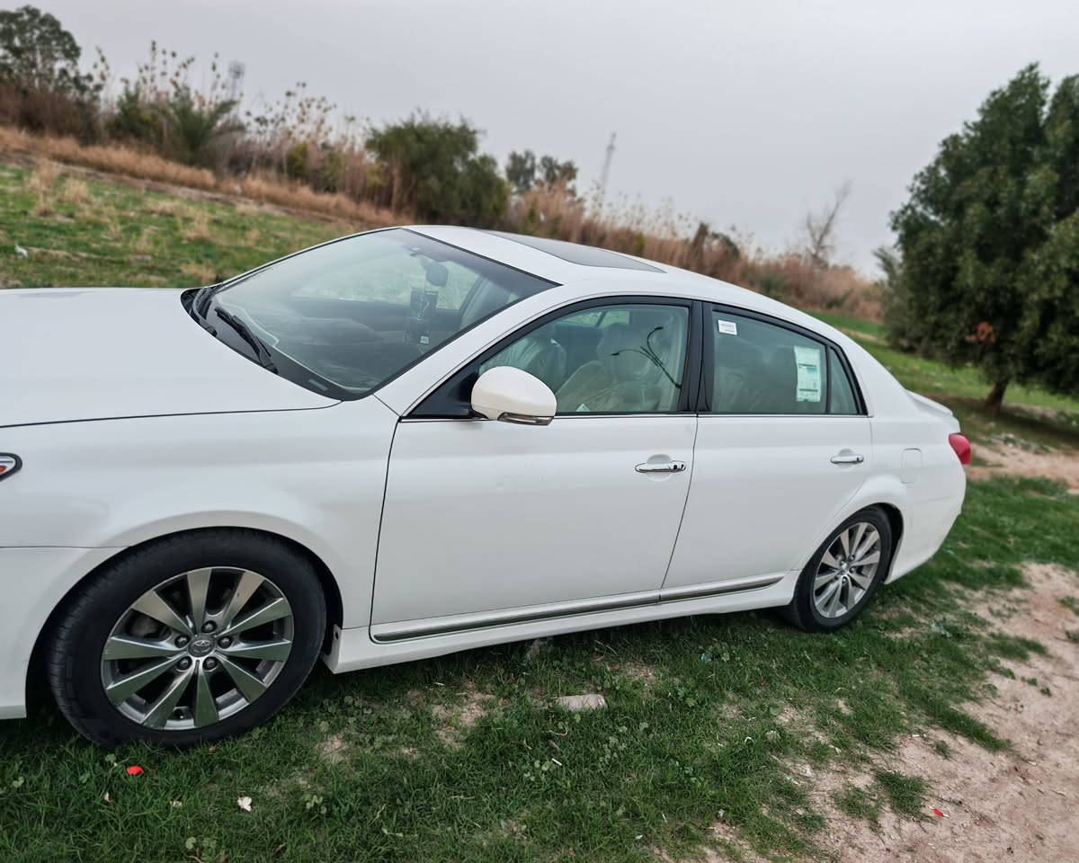 السلام عليكم ورحمة الله 
تيوتا افيلون للبيع موديل 2012
السيارة مكفوله كفاله عامه ماعدا 
اربع اصابع تكحيل كارت جاملق ايمن امامي 
السيارة فول مواصفات واحد على واحد ميحتاج اذكر مواصفات الافيلون معروفه السياه جديد بمعنى الكلمه گير محرك المحرك قبق اسود  مكفولات السيارة احلا من الصور 
المكان عامرية الفلوجه السيارة بأسمي التحويل ثاني يوم السعر
220 ورقه وبيها مجال 
***********
