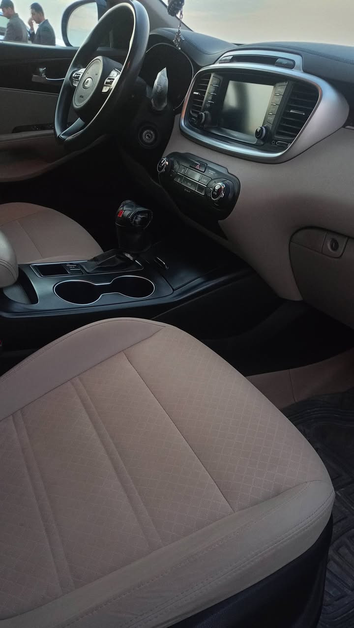 سورنتو موديل 2018 للبيع او مراوس
امريكي الضرر تبديل بنيد فقط بدون عابر 
محرك 4 سلندر
7 راكب
رقم مثنى انكليزي. بأسمي.  
ماشية 78 حقيقي 
السعر 180 وبيها مجال 
سونارها موضح بالمنشور 
مكان السيارة محافظة المثنى.  قضاء الوركاء.  
***********
