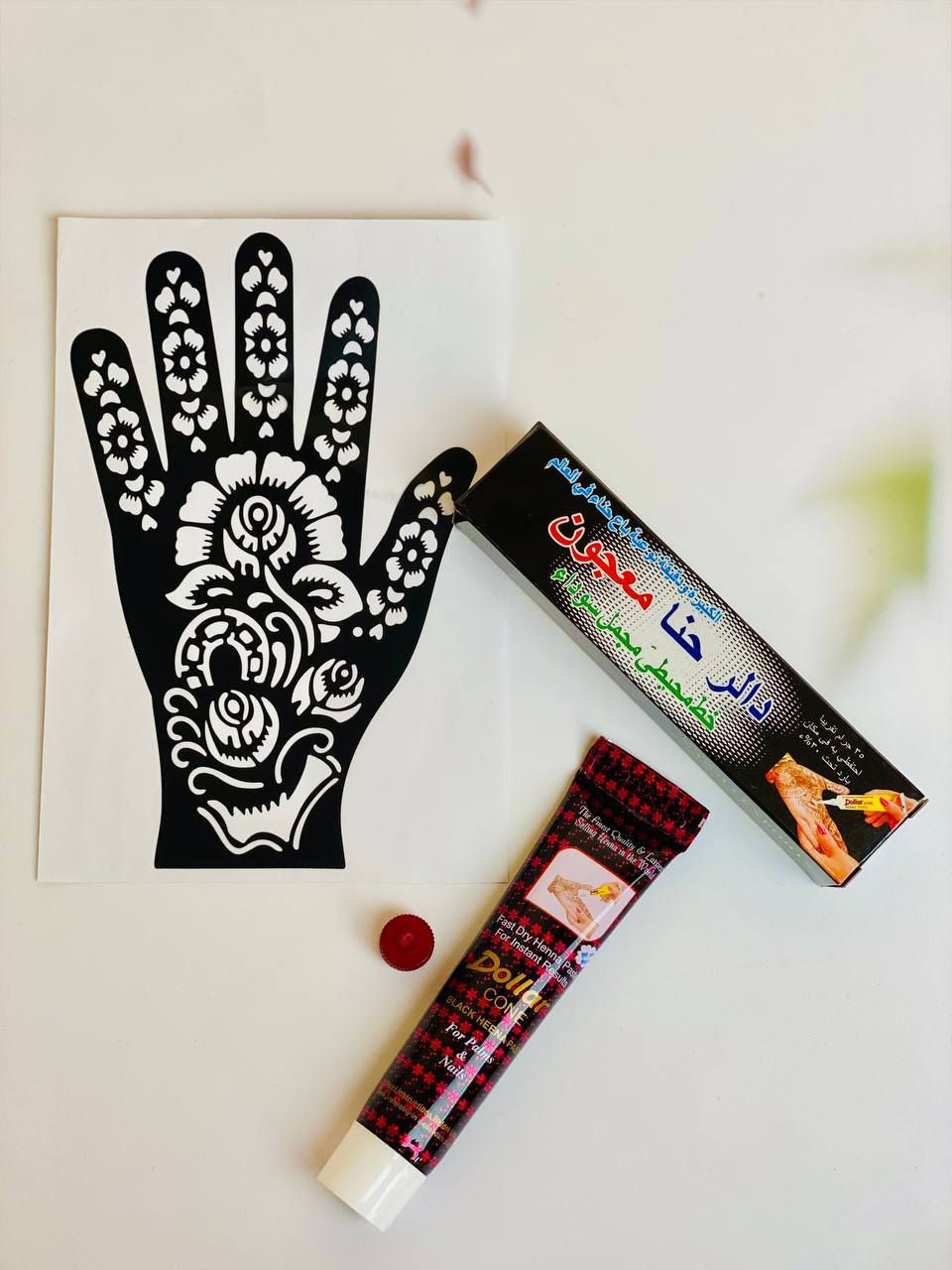 ✨ دالر الحنا الأصيل – أسود وأحمر ✨
✅ يترك خطوط ونقشات واضحة وجميلة على اليدين
✅ ألوان ثابتة وطويلة المدة
✅ مناسب لكل أنواع الجلد
✅ يأتي مع أفكار نقشات كفوف مختلفة لتصاميم احترافية

💫 اختاري رسمة اليوم وكوني مميزة بين صديقاتك!

سعرة.  مع التوصيل  9الاف.


**إذا كنت صاحب هذا الإعلان وتريد حذفه لأي سبب، رجاءا أرسل رسالة إلى الدعم الفني**