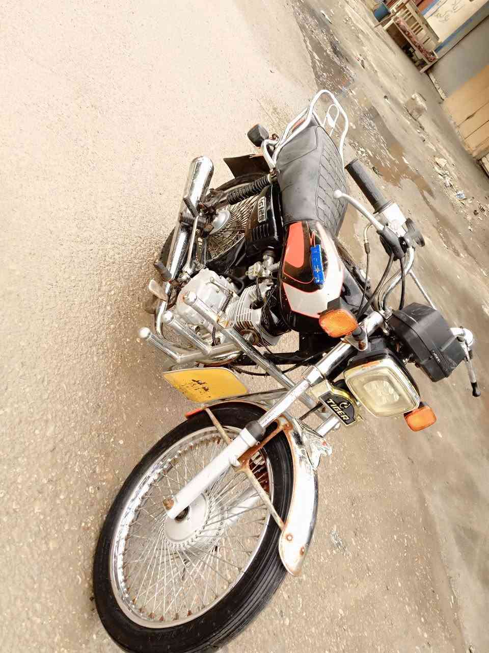 السلام عليكم دراجه للبيع تايكر موديل 2019وراق كامله نضافه كدامك نضيفه كهربائيات كلهه شغاله اشاير لايت دبل اشاره نقص حافضه زنجيل و شفت مال عتله مال تنمير   محرك يخبل لا صرف ولا بخار ولا تنقيص و لا نضوح اخرس شلعه معدل فول مكاني شهربان سعر 325وبيهه مجال بسيط مراوس يرهم***********.
