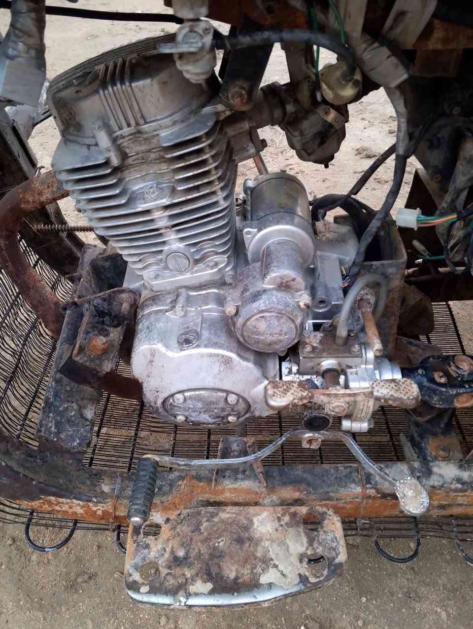 السلام عليكم ستوته انتيار البيع
ستوته رقم ابيض وسنويه محرك نضيف
تخم تاير جديد 
اكسن نضيف كهربايات شغاله السعر مليون و100 وبيهه
 مجال الستفسار اكثر اتصل عله الرقم ***********
