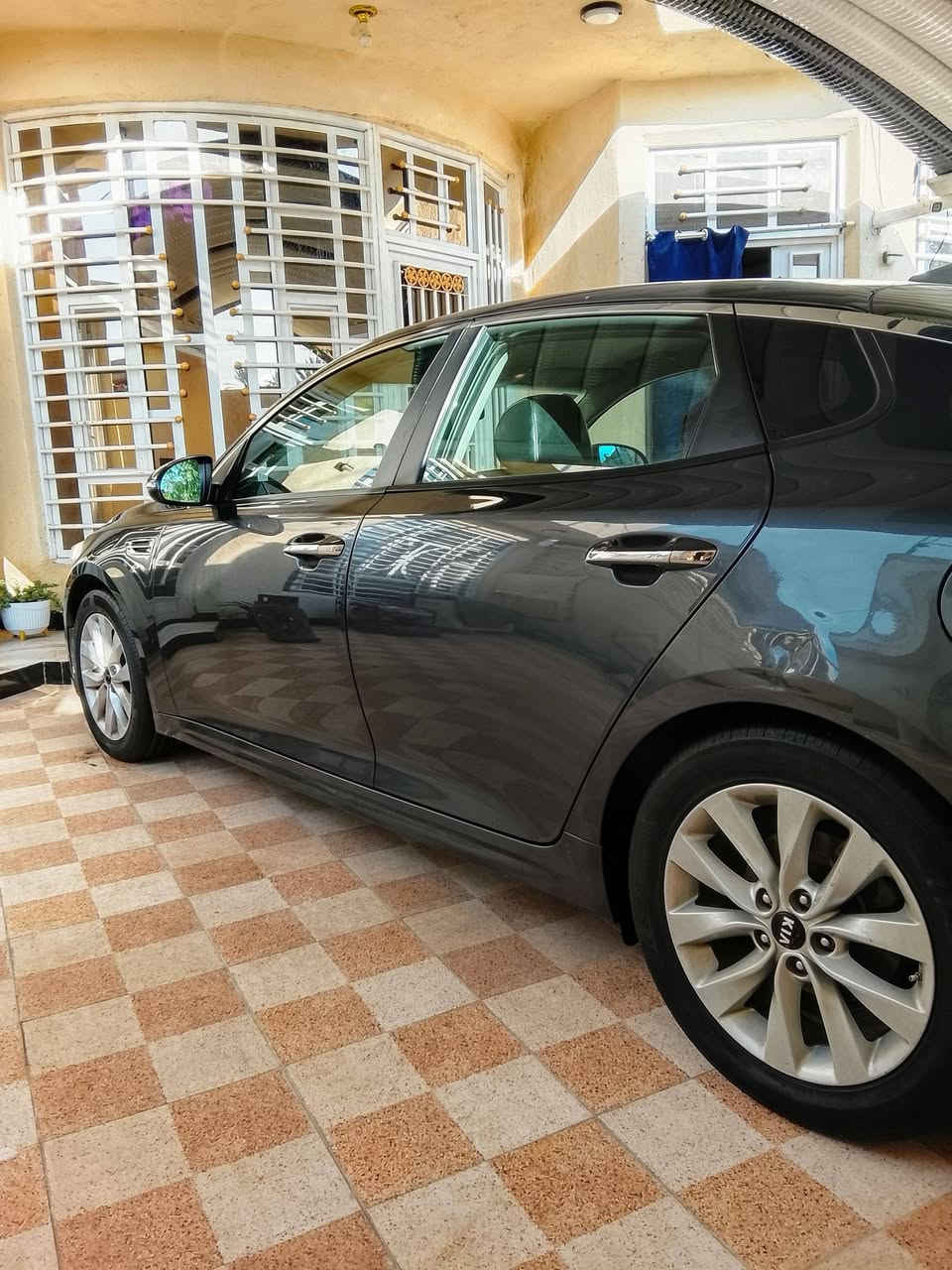 سلام عليكم اوبتماs موديل 2018 وارد امريكي حادثه فقط دعاميه خلفيه وبيها كلير جاملغ خلفي وباب مكفوله من الصبغ والتبديل ليبل واحد 
محرك كير شركه حداديه كهربائيات كل بلادي 
رقم بغداد بسمي السعر 122 مكاني بابل محاويل   *********** // ***********
