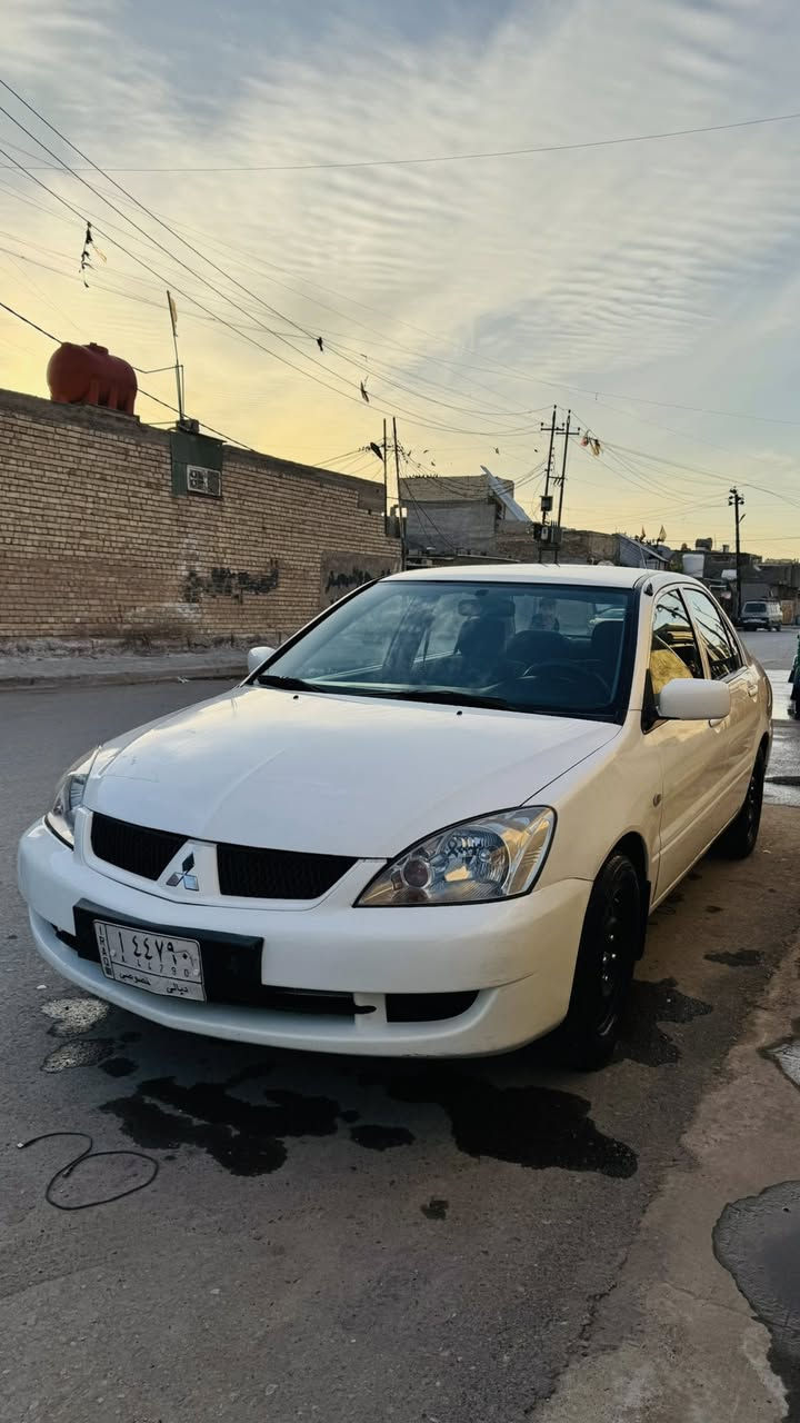 السلام عليكم لانسر للبيع موديل ٢٠٠٩  مشروع وطني السيارة نظيفة وبلادية مال شركة ماشية ٢٠٠  كير اوتو محرك كشر مكفول بيه بس بطارف البنيد رصعة ومصبوغة حك شبر   السيارة جاهزة من كلشي السعر (٩٥) بيهه مجال حك الجية وسونار هم موجود . الرقم ***********
