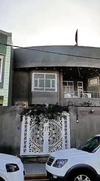 الحکم • ٣٢٥م • بيت طابقين