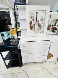 ميز تواليت • قطعة أخيرة • عرض خاص