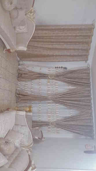 تخم مصري خشب زان كلش ثقيل مع ستائر كلهم بمليون وبي مجال بسيط مكاني حي البساتين للاستفسار الاتصال ***********
