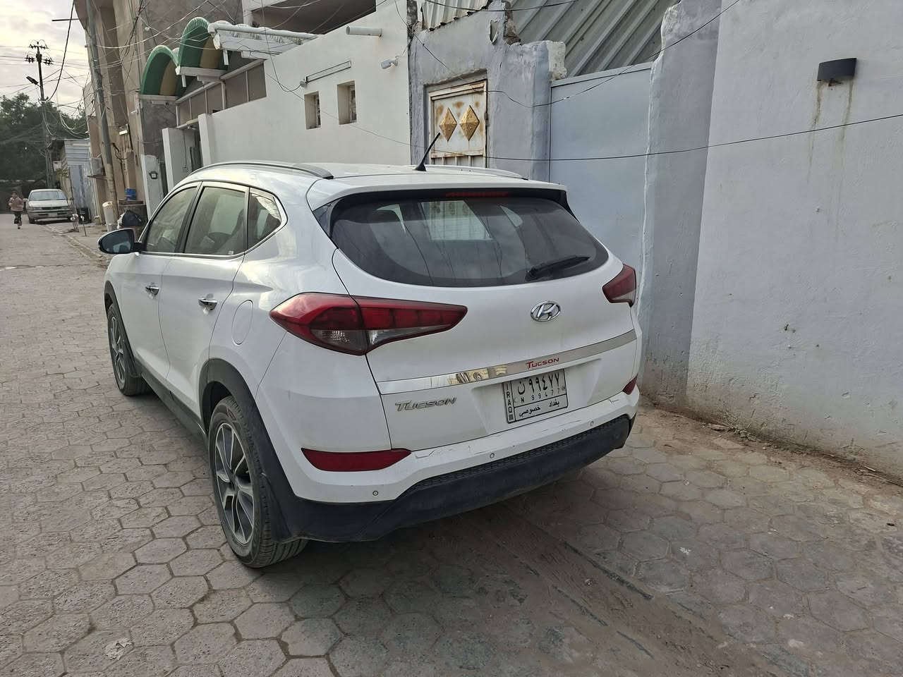 توسان للبيع 18 بغداد
السعر 180 وبها مجال
الاستفسار اتصل ع ***********
