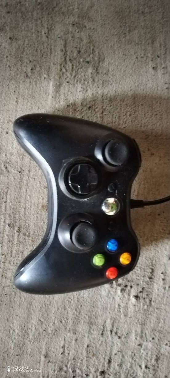 جهاز Xbox 360 نضافه فول شغال ١٠٠/١٠٠ واي فصله مابيه ابعز الحر ليل ونهار يشتغل وايه يده واير ويده ابلوتوث وايه استيرن العاب ادريفر وسباق السعر 90  هاذا رقم الفاتف ***********
***********
