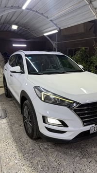 شباب   توسان 2020 وكالة القاصد فول السياره 1/1 عدا الفتحة   مبدل بيها ...