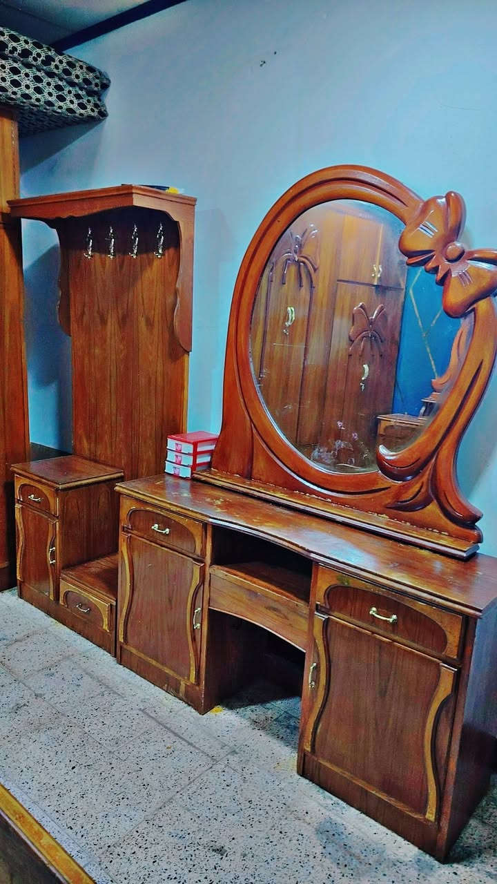 السلاام عليكم غرفة اخشاب نظيفه خشب صاج للبيع او معارض معه غرفه تركي او خشب   سعرها  500 
الرقم ***********
 ***********
