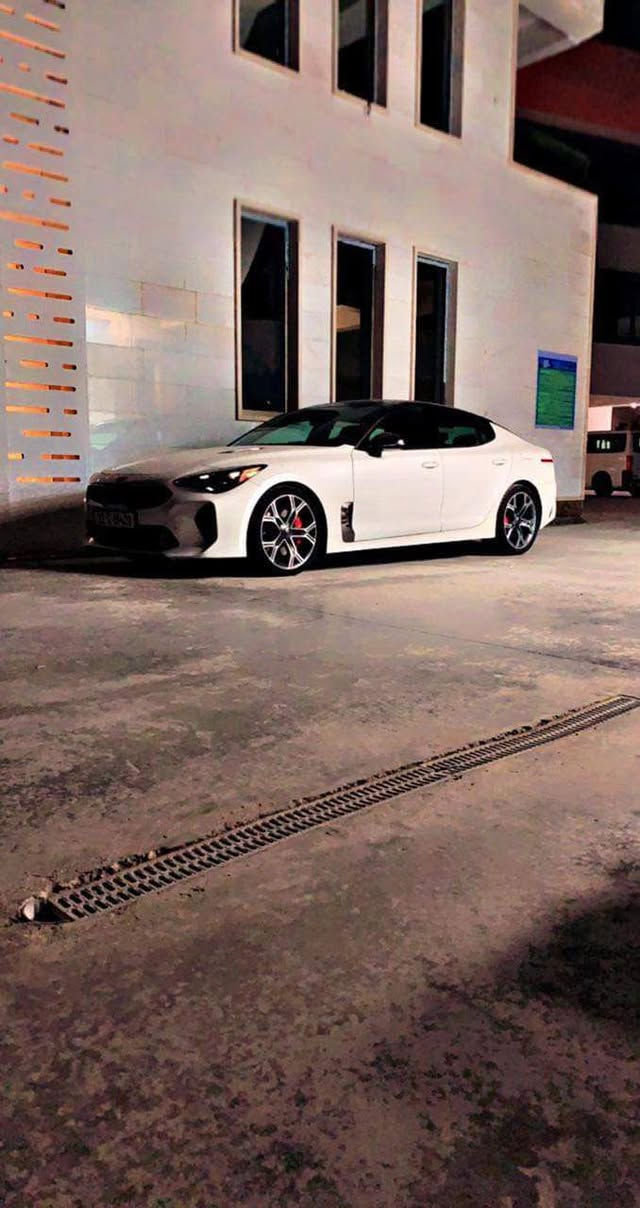 كيا ستنگر موديل 2018 GT2
مكينة V6 تون تيربو عليهة تزويد ستيج وان يم گراج كاربون 

المواصفات 

داتة شو 

گير ماوس 

كشنات تدفئة تبريد 

مقاعد خزن ميموري 

مقاعد الامامية كهرباء 

شفتات ستيرن 

رادار امامي وجانبي خلفي 

توقف ذاتي 

اطفاء ذاتي

قيادة ذاتية وتحديد مسار 

صندوگ كهرباء ينفتح عند الاقتراب 

مري شفط 

بنوراما 

داخل كاربون فايبر 

فجوج برمبو 

السيارة تو ويل دفع خلفي 

ماشية 55000

عليهة صيانة وتزويد يم گراج كاربون 

الحادث بامريكا كلش بسيط بون ايرباك مجرد فعصة بالبنيد 

وداير الجاملغ الخلفي صبغ فقط

السعر 185

0782 284 7564
