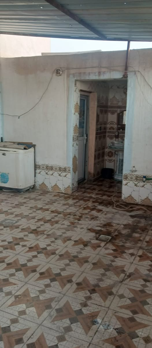 بسم لله الرحمنالرحيم     
بيت زراعي مشمول بلتطويب المساحة 200 متر
يحتوي على استقبال/ومطبخ/وصاله/و3 غرف
وطارمه كبيره  الاتصال على الرقم او واتساب ***********
والسعر جدا مناسب 
45 وبيه مجال
