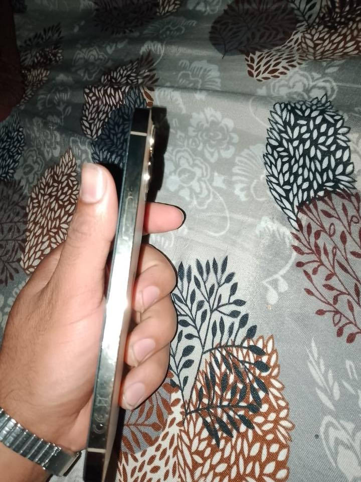 سلام عليكم ايفون ١٢ برو ماكس  ذاكرة ٢٥٦ سعر 250مكاني بغداد جسرا ديالى ***********
