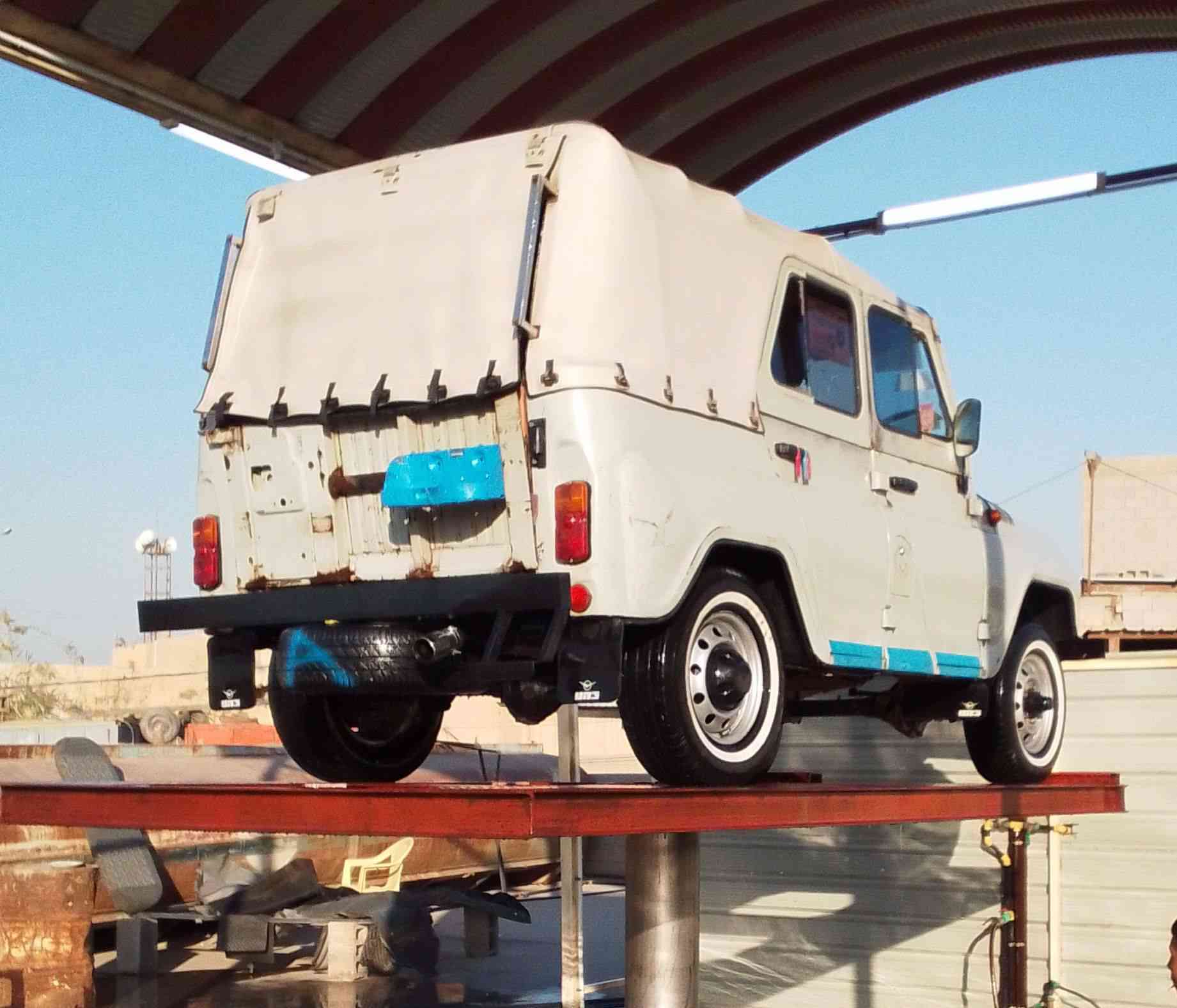 ٢٠٠٠ للبيع بلاد داخل وخارج
مكينه وكير جدد
تحويره كامله اربع دسك باور ستيرن دركه 
كهربائيات كله شغاله

 ***********
***********
