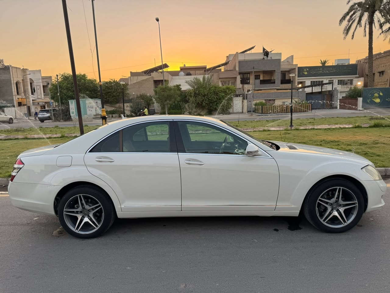 السلام عليكم اخوان الغوالي 🇩🇪🇩🇪
⚔️النظيفه لتقارنه بل تعبانه 
⚔️مارسدس Mercedes S class 350 وارد يابان 🇯🇵🇯🇵
⚔️السياره ماشيه 160 الف كم يعني نضيفه 📟📟
⚔️الموديل 2007
⚔️الون ابيض مكفوله صفاحه موس شركه فقط دعاميه خلفيه
⚔️محرك 3500 CC⚙️⚙️
⚔️كيرتبترونك عصا 🔜🔚
⚔️سلايد روف طكتين 
⚔️اشاير بل ميري والمري شفط 
⚔️حساس امامي خلفي 
⚔️كامره خلفيه 📷📷
⚔️لايت عالي ناصي زنون 💡💡
⚔️ويل كب نجمه AMG حجم 18 🛞🛞
⚔️تخم تاير جديد 🛞
⚔️زراك لايت 🚿🚿
⚔️ بصمه ابواب وتشغل معا غلق السلايد والجام من البصمه
⚔️ناظور ليلي 🔭🔭
⚔️كشنات اماميه كهرباء وتتفئه خزن 🛋️🛋️
⚔️كشنات جلد اسود مغلفه للجماليه مشمشي 
⚔️برده خلفيه كهرباء 🥅🥅
⚔️شاشه وسطيه 
⚔️كارت رام بل جكمجه 
⚔️سيدي جنجر 🔊🔊
⚔️ستيرن كهرباء تحكم جهتين كروس سرعه 🎮🎮
⚔️تبريد ثلاث قطع ثلج ❄️❄️
⚔️نظام جوبلس اربع وياله جديد 
⚔️السياره باب قصير 
📞📞📞رقم الهاتف ***********📞📞
💶💶سعر السياره 172 ورقه وبيه مجال للشراي 💶💶
               🇩🇪🇩🇪العنوان بغداد الغدير ساحة ميسلون 🇩🇪🇩🇪
