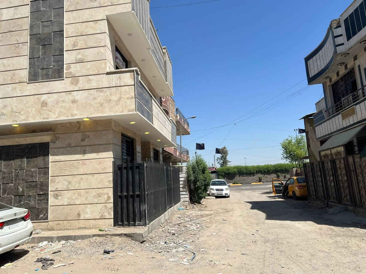 مكتب ياسر الزبيدي للعقار 🏠
الدار للبيع. ركن  بناء حديث 2025.     موقع مميز 

المساحة. 47م.     الواجهة.  9م.     النزال. 6م

يحتوي.  غرفة ارضية. صالة.  خدمات. 

  الطابق. الاول.  غرفتين. خدمات. 

الموقع.   القاهرة. الثانية.  قرب الشارع العام. 

‎*   ياسر الزبيدي للأستثمار العقاري 
‎* بغداد - القاهره- شارع حسينة أل الرسول
‎* او الاتصال الارقام التالية
‎‏* ‭0771 320 6707‬
