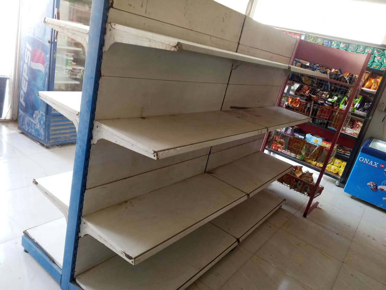 سلام عليكم سفينه طولها مترين ونص وسلات اثنين مال جيبس مكان حله قضاء القاسم ***********
