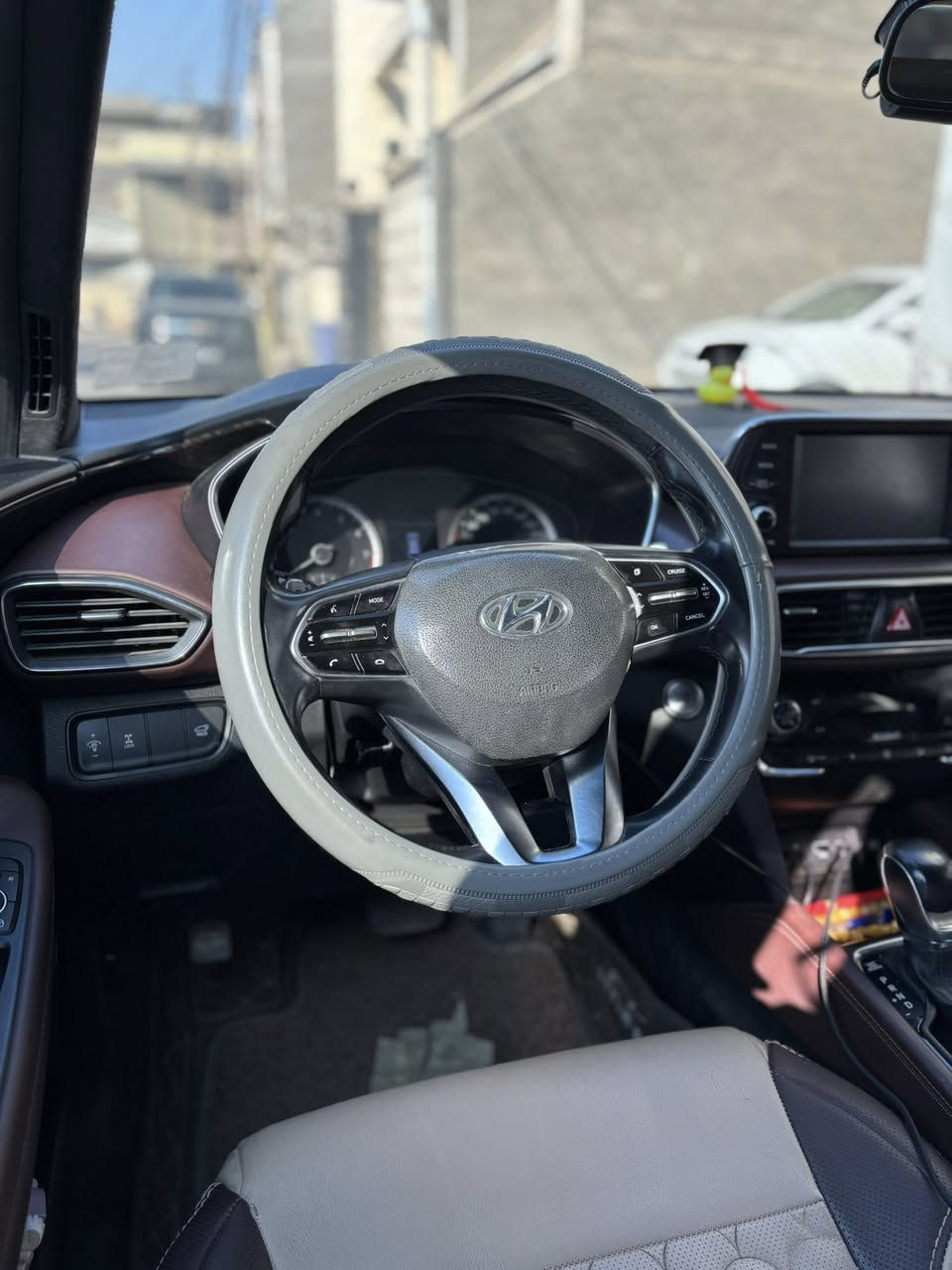 السلام عليكم سنتافيه 2019 وارد خليجي سته سلندر  ماشية 59000كم التبريد المكينه والكير ممفتوحات سياره مابيها صبغ ولا بارد فقط رصعات بسيطةبالباب الامامي والخلفي جهة السايق تحويل ثاني يوم بغداد السيدية السعر 240 للأتصال على الهاتف ***********
المواصفات
بصمه
شاشه ابل كار بلي اصلية
2 كشنات كهرباء
داخل جلد
ثلاث قطع تبريد
سبعه نفر
حساس أمامي
حساس خلفي
اشاره بالمري
مرايات شفط
صندوك كهرباء
فور ويل
انظمة قياده ايكو سبورت نورمل كومفورت
ترحيب
تحكم ستيرن جهتين
كروز سرعه
شفتات الستيرن
شحن واير ليس
