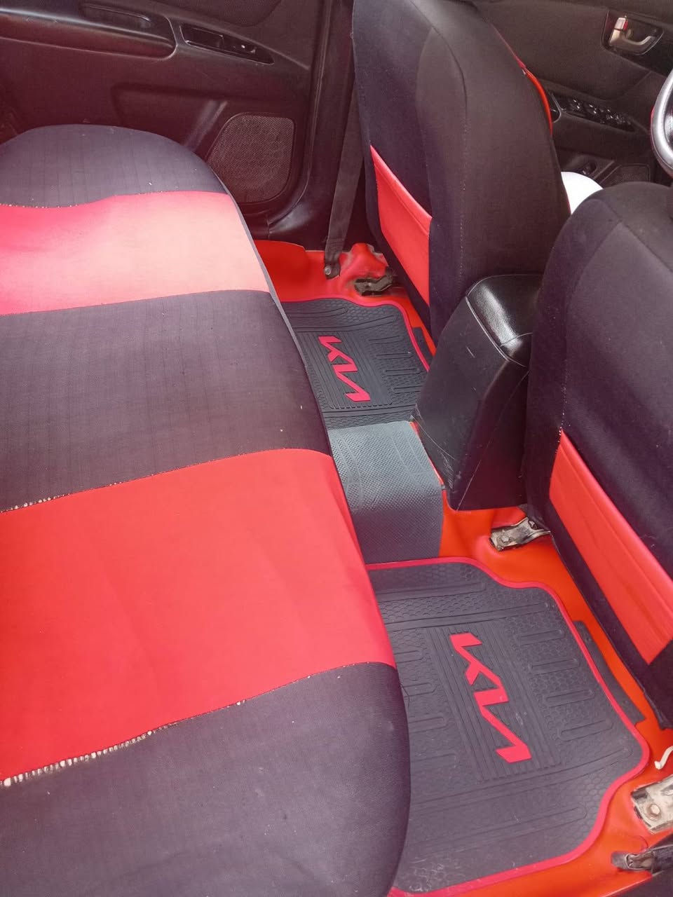 اوبتيمه التيزت موديل 2009 كيره مكينه خير من الله حداديه حلوه لا تبخير لا تنقيص تبريد ثلج   بيه سحب يشلع تبليط  باسم ولد صديقي  سعر 78 وبيه مجال قليل تصال ع رقم ***********
