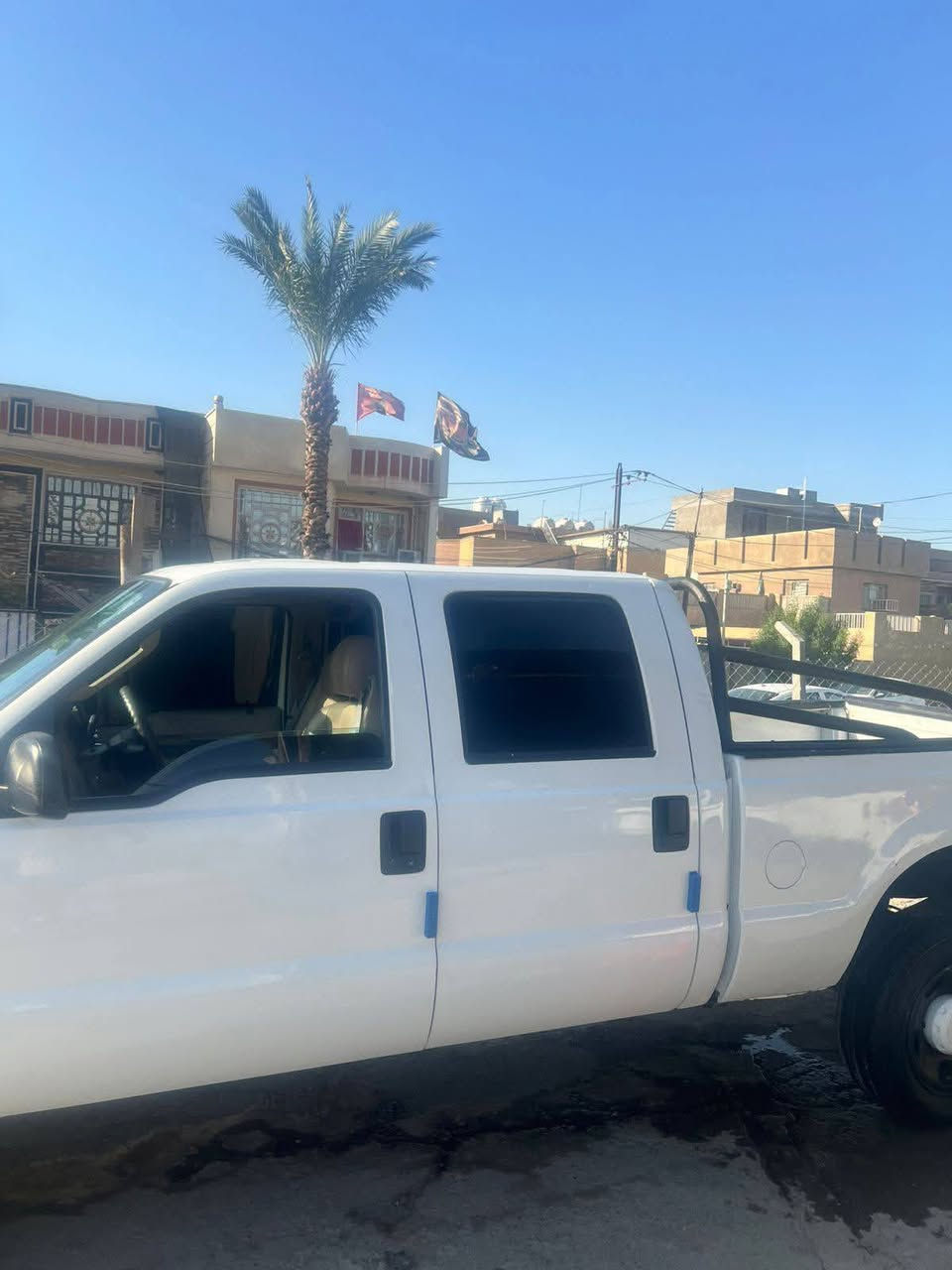 سلام عليكم للبيع فورت 2012 ..F350
ادوات 
 نضافه مثل الصور سيارة جديدة مكينة كير كفالة 
السعر 70 بيه مجال شي بسيط
مكانها بغداد الامين الثانية ***********
