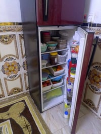 ثلاجه مستعمله السعر 100 وبيه مجال رقم الموبايل 07700883640