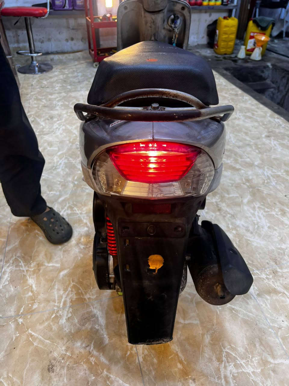 سلام عليكم
دراجه ماكس قجمه الله شاهد دراجه مكفوله من كلشي
رمبه مختمه كهربائيات كلها شغاله نكر سلف سعرها 900 وبيها مجال حكك الجيه ‏رقمي شغال وتساب وشريحه‪***********‬‏
