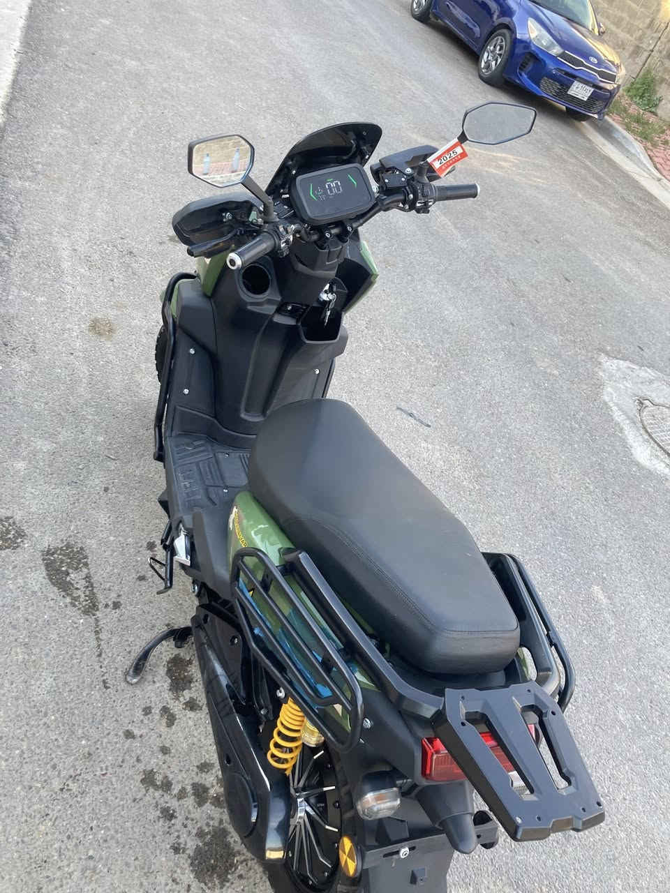 السلام عليكم دراجه شحن أباجي للبيع الدراجه خير من الله الدراجه نظيفه اخت الجديده شوفت عينكم نظيفه كلش مصارلها فتره عندي مواصفات الدراجه 6 بطاريات كباررر مسطره اشاير يمنه يسره دبل إشاره نظام و بيها نظام سبورت لايت عالي ناصي زنون بريك امامي خلفي هايدروليك بيها بلوتوث ملف حجم 3000 الدراجه كلششش كلششش حلوه و نظيفه 
مكاني قرب منتزه الزوراء 
السعر 975 و بيها مجال 
للاستفسار *********** واتساب او محمول
