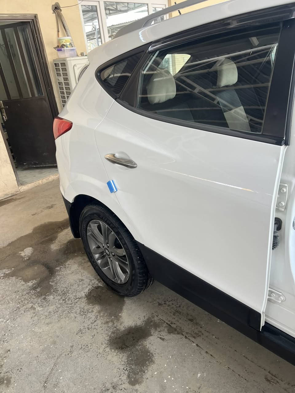 السلام عليكم توسان موديل 2015 خليجيه 
محرك وكير عل الشركه كفاله 
تبريد تحكم مقود شاشه سايد ابريك بلرجل  حساسات 
لاصبغ لاتبديل سياره نضيفه حيل 
ماشيه العربيه 130 حقيقي 
سعر 152 ورقه وبيه مجال للأعزاز والطيبين 
هاتف النقال اي شي من هذن 
*********** غيث الحميري يرحب بكم حياكم الله وبياكم
