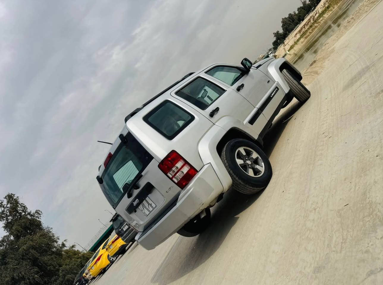 سلام عليكم 
جيب لبرتي  5 راكب موديل 2008 فور ويل 
سياره جديده مكينه وكير كارتونه جدد شادهم  مال كصه 
صدر خلفي امامي جديد 
تدفئه تبريد ويه السويج 
غرفه جديده كهربائيات وضع شركه 
رقم هزه سنويه جدد لل29
تخم تاير باتري جديد 
تراي وين مايعجبك 
بجم عالي ناصي بلوجكتر زينون اي كلوب مابيها نقص اي كلوب تحذير بالدشبول مابيها 
سياره جديده جدا 
تحويل مباشر مكانها الكاضميه 
السعر 95 مجال بسيط 
*********** بغداد, العراق
