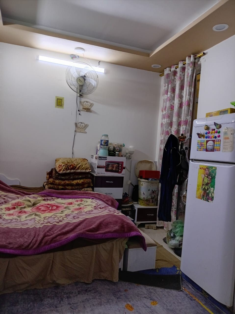 دار للبيع حي الزهراء ١٠٠م الواجهة ١٠×١٠ شارع ١٥متر بناء ٢٠١٩ 
الطابق الارضي غرفة وصالة ومطبخ وصحيات داخليه وخارجية
الطابق الثاني ٣غرفه نوم وحمام وصالة ودرج للطابق الأخير يحتوي على غرفة مخزن وصالة وسطح 
المبلغ المطلوب ٣٢٥ مليون مع المجال 
***********
حسين الرماحي
