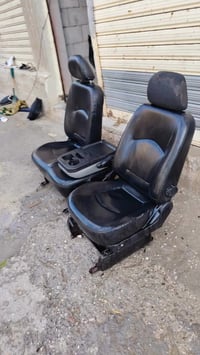 ستاريكس • كراسي أمامية • كرسي خلفي قلاب