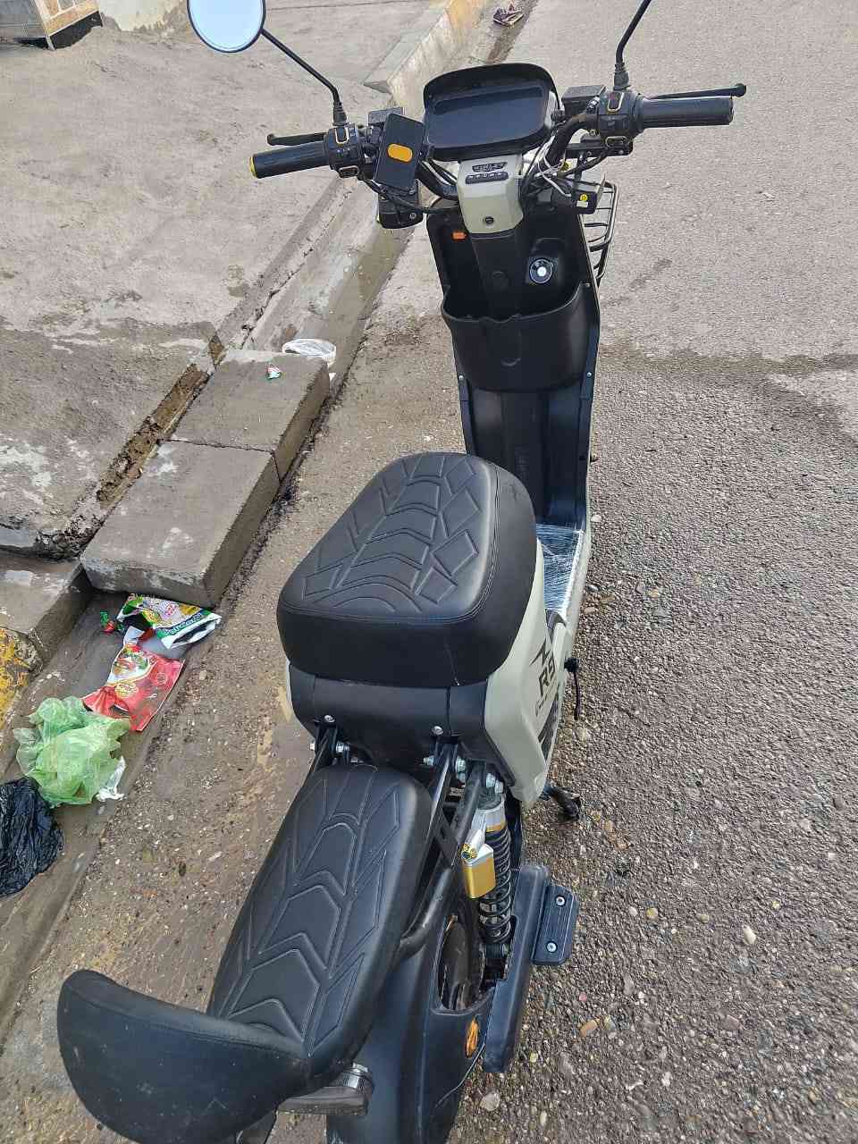 السلام عليكم دراجه شحن R9السعر 450وبيه مجال دراجه خير من الله مكفوله وهذا رقمي ***********
