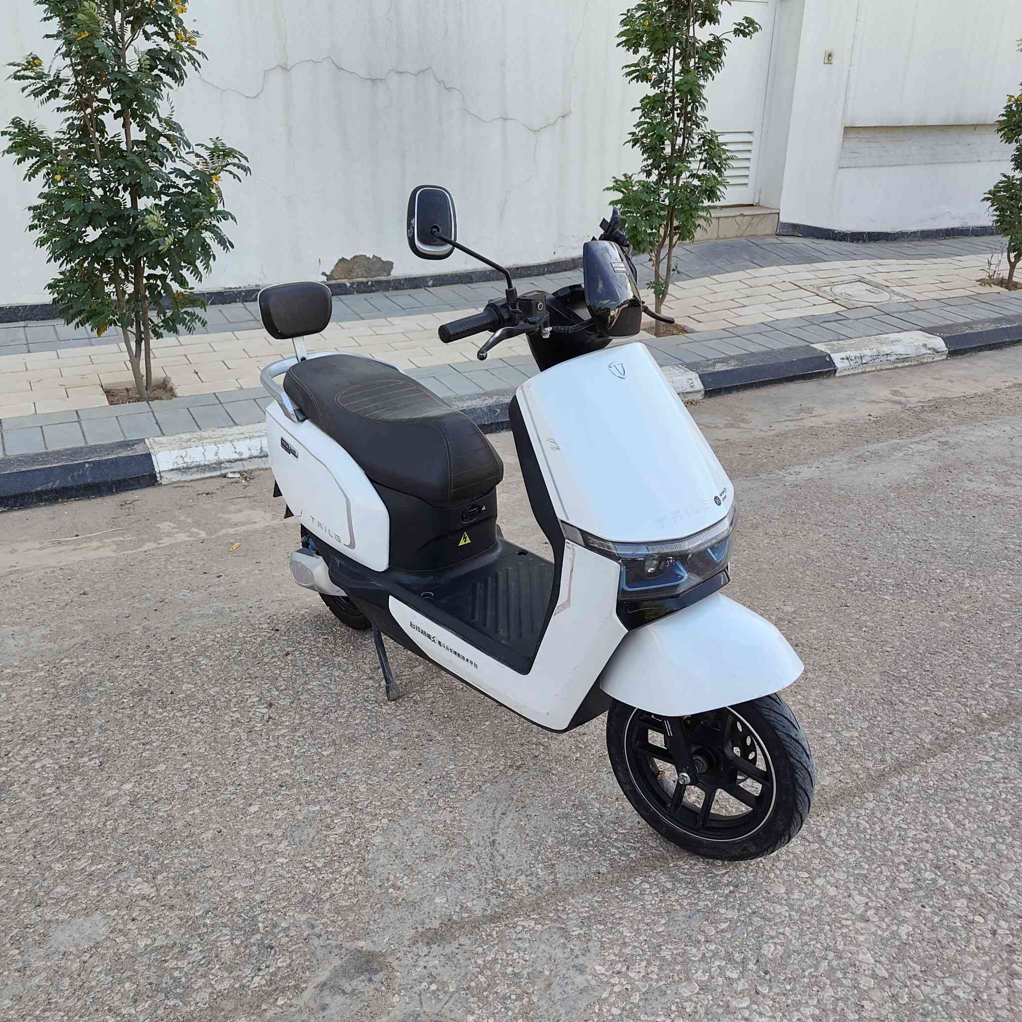 السلام عليكم دراجة شحن تسلاf71 ملف2000 watt ,بطاريات 6 دبل سرعة 50 حقيقي الدراجة رزانة فول بريكاات دهن , دبلات غاز الدراجة كلشي ماعايزة وعل فحص شرط للبيع سعرها 750 وبي مجال مكاني نجف حي الزهراء للاستفسار ***********
