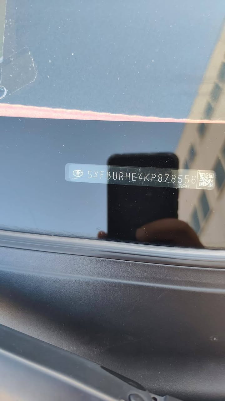 سلاموعليكم كورلا 19LEصور حادث موجود بل مشوره بدون ايرباك سياره حلو نضيفه اب شرط كير محرك ***********مكان كلار سعر 150
