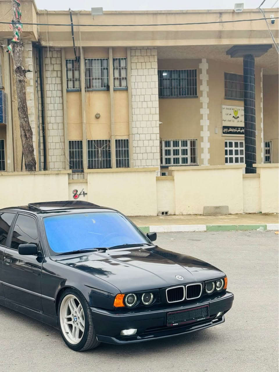 Bmw 1992 520 ئارم پلاستیک گێر عادی سلایت تەبریت کوشن جلد ناو فۆرمیکا دووجام کارەبا و گوێ بەرخ موسو براوەو وەرگەران بەشەرت ئارموو ئەوەلیات بەشەرت گێروو مەکینە بەشەرت بێ تەقەو رەقە کارەبای مەزبووتە جوارتایەو ویلی نوێی بۆ بەستراوە ناو خورفەی لۆکەو بێ نوقستانیە پێش و پشتی تازە تووندکراوەتەوە سعری ٥٣ گەلاو مەجال
*********** فایبر واتس ئاپ. رانية, السليمانية
