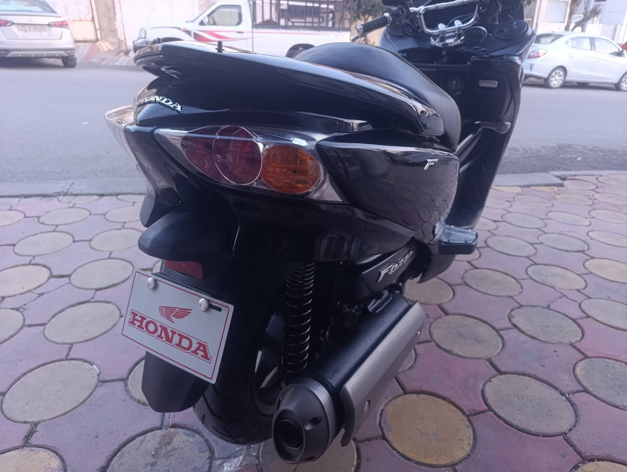 هوندا فورزە 010  بس بۆ فروشتن گوڕینەوە ناکام
گیڕو مکینە نەکراوەتەوە بە شەرت لیچونی ڕونی نیە 
تایە ی پیشو دواوە تازەیە  کامل سیرفز کراوە 
تسجیلی بیلاد لە گەل سکلیتەری بنزین 
لایت کرستاڵ  
سعری 15 گەڵا 
شوین . سلیمانی


**إذا كنت صاحب هذا الإعلان وتريد حذفه لأي سبب، رجاءا أرسل رسالة إلى الدعم الفني**