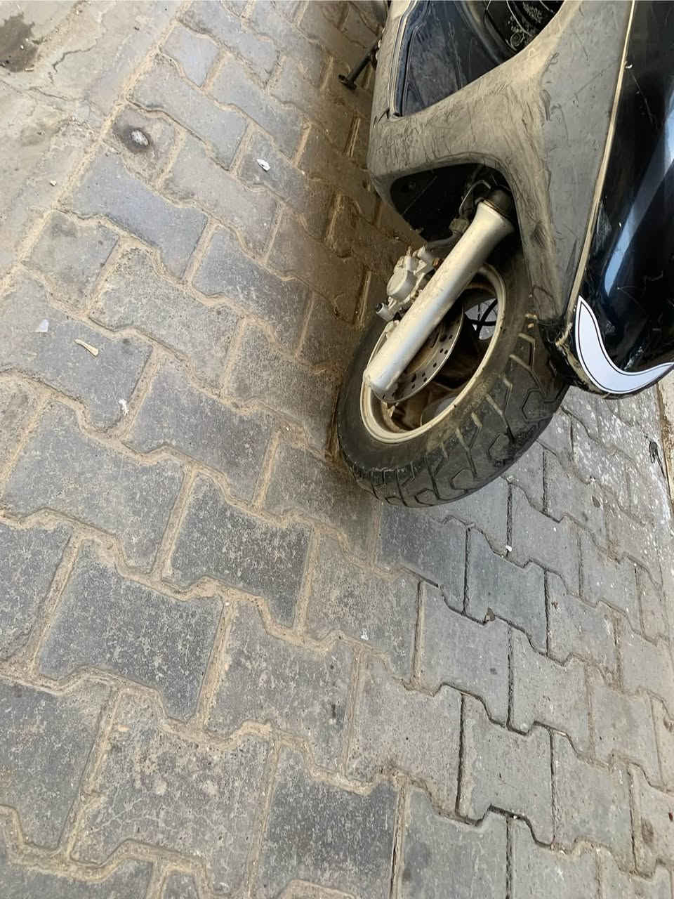 السلام عليكم شباب للبيع بريز نوزل ياباني خطين فحل دسك كله مختمه محرك ناعم حيل لايت زنون كهربائيات كله شغاله دراجه جديده وشلعه قويه اوراقه كامله السعر 800 الف وبيه مجال كراده ***********
