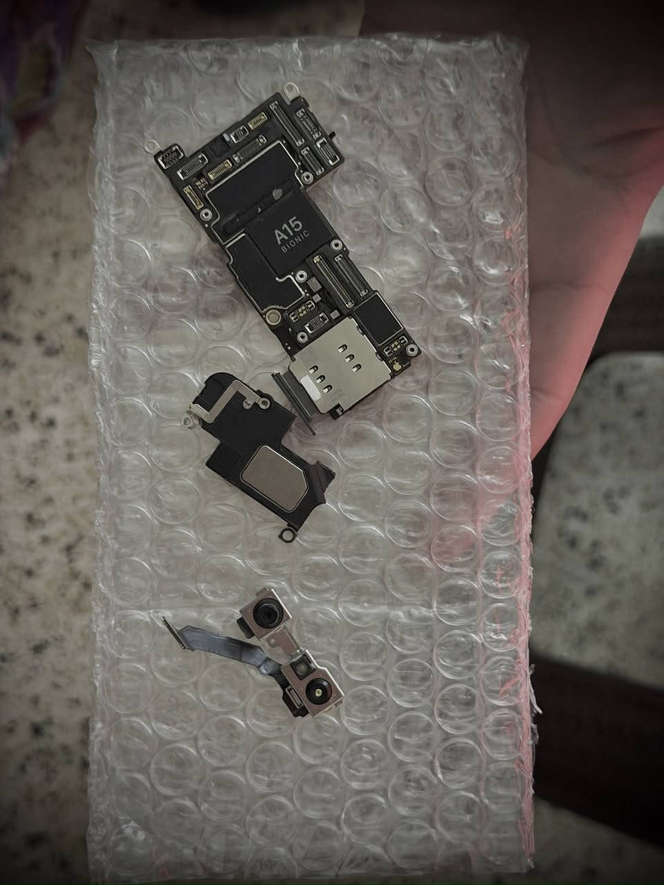 سلام وعليكم بورد ايفون 13 برو ماكس للبيع
نضيف مامستعمل بس 6 اشهر مال تفصيخ اصلي
مابيه لارمز لاصور لاتطبيقات فارغ الي يحب يشتري يتواصل وياي ع ماسنجر او ع واتساب *********** 
ضمان تشغيل 100/100 يوجد توصيل محافظات فلوس توصيل اخذها مقدما واليريد وجه بوجه مكاني موصل حي صديق 🤍،
