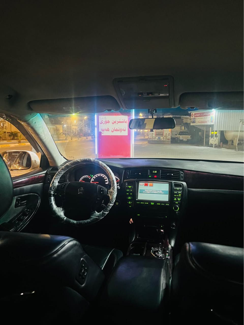 شاهینە 2005  182 بڕاوە ٤ دوگمە کوشن هیتەر کوشن کارەبا سەلاجە پەردە هەموو شتەکانی بەشەر هەمووی ئیشئەکات سەقف بێ بۆیاخ کەڤەر گۆڕاو نیە گێڕو مەکینە بە شەرت ئەتدەمێ. شوێن کۆیە ژم0751 256 37 15 كويسينجاك, أربيل
