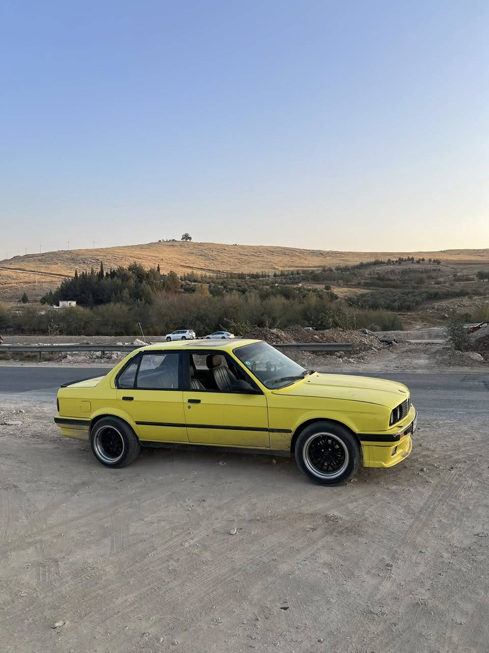 من رخصت الادمن المحترم
للبيع Bm E30
عليها مكينه 28موديل 88 محدثه 92 بأسمي السياره رقم بغداد الجديد كهربائيات كلها شغاله صدر امامي خلفي جديد التايرات 2 سايز الصلنصه ماطور كهربائي 
مكاني ديالى بعقوبه. 
للاستفسار اكثر الاتصال على الرقم ***********
