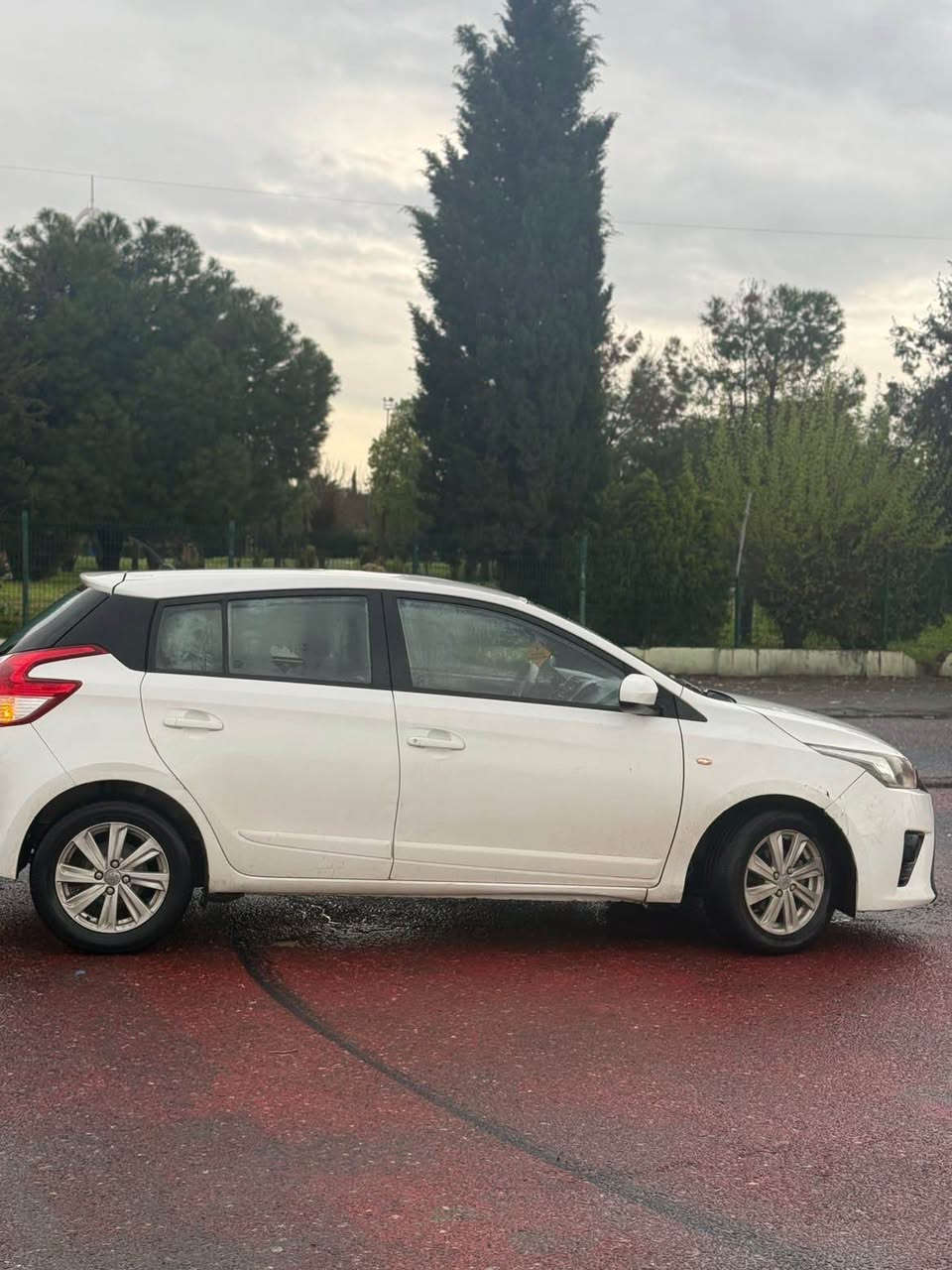 يارس موديل ٢٠١٥ مةكينة گچكة گير توماتيك گير و مةكينة و تةقة رةقة هةموو شتي بةشةرتة زور خاوينة ١٣٠ هةزار رويية بي سبوغ ١-٢ جي تعديلة 
لة هةوليرم 
*********** أربيل, العراق
