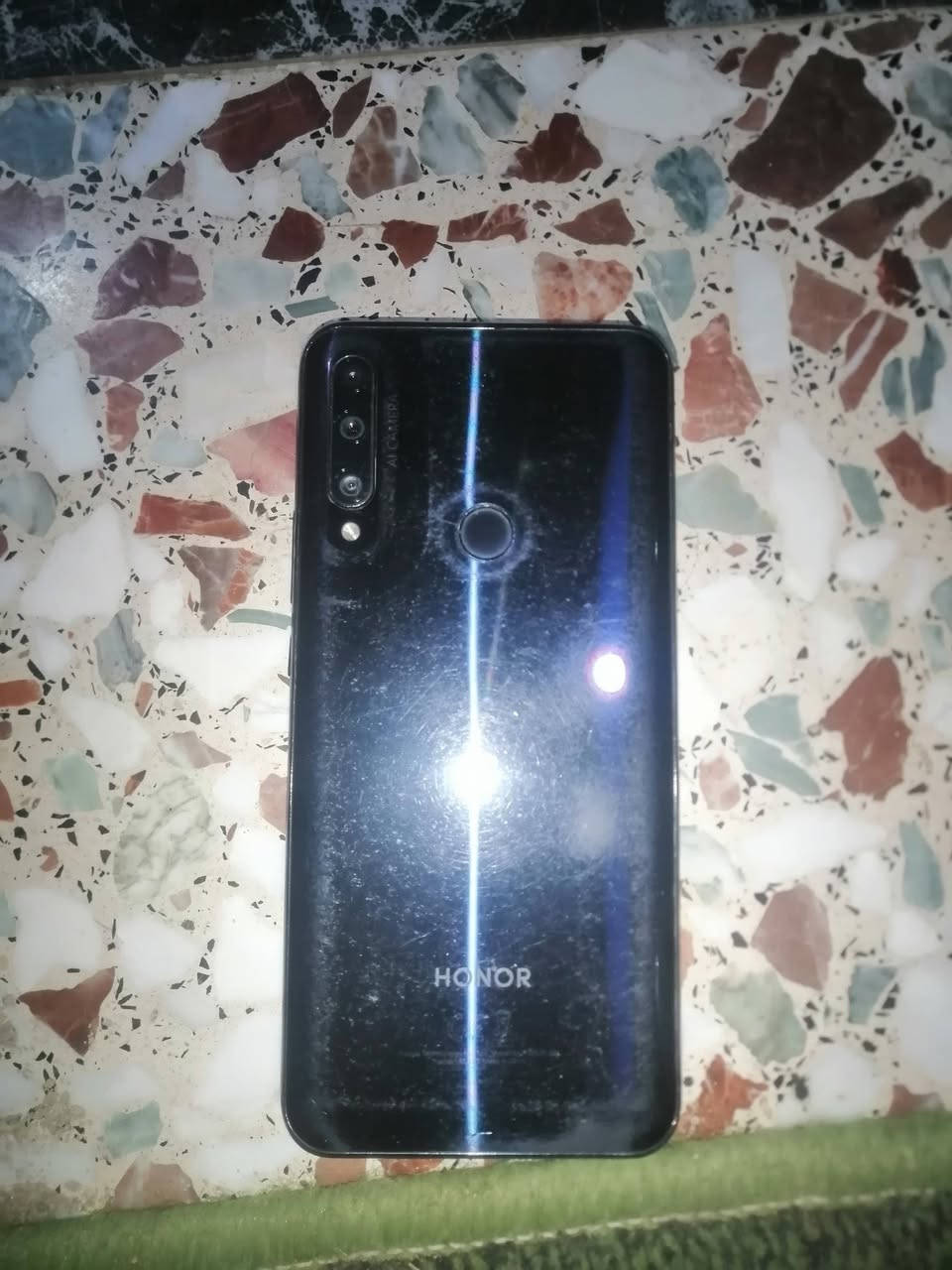 السلام عليكم مبايل هونر للبيع او مراوس  مبدل شاشه فقط الجهاز نضيف العنوان النجف كوفه حي ميسان ***********
