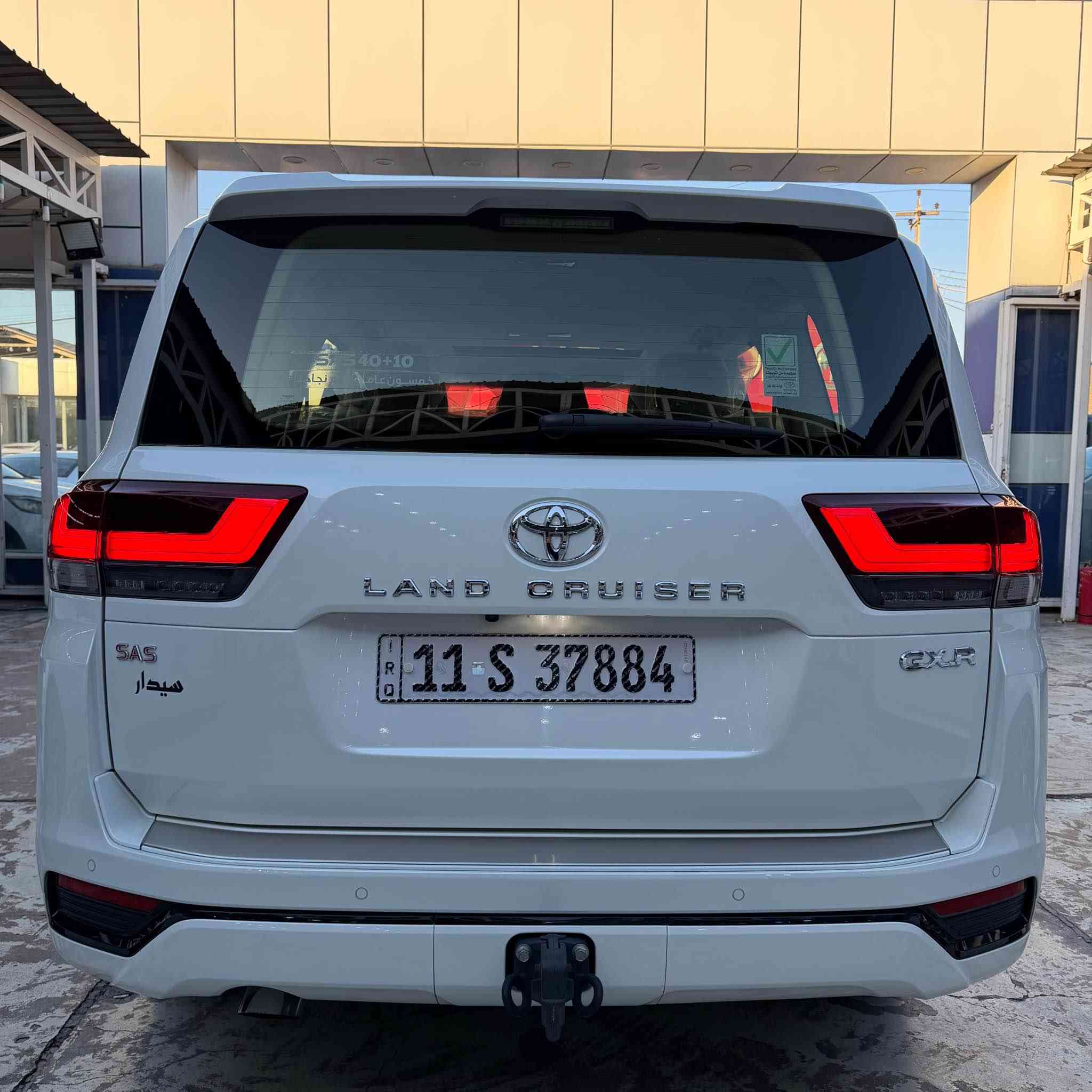 سلام عليكم لاندكروز موديل 2024  GXR ساز ضمان
ماشيه 35 الف رقم بغداد مكفوله من الصبغ والتبديل 
موصفات 3 شاشات كراسي كهرباء بنريد كراسي جلد اصلي وباقي الموصفات معروفه 
للاستفسار *********** بغداد, العراق
