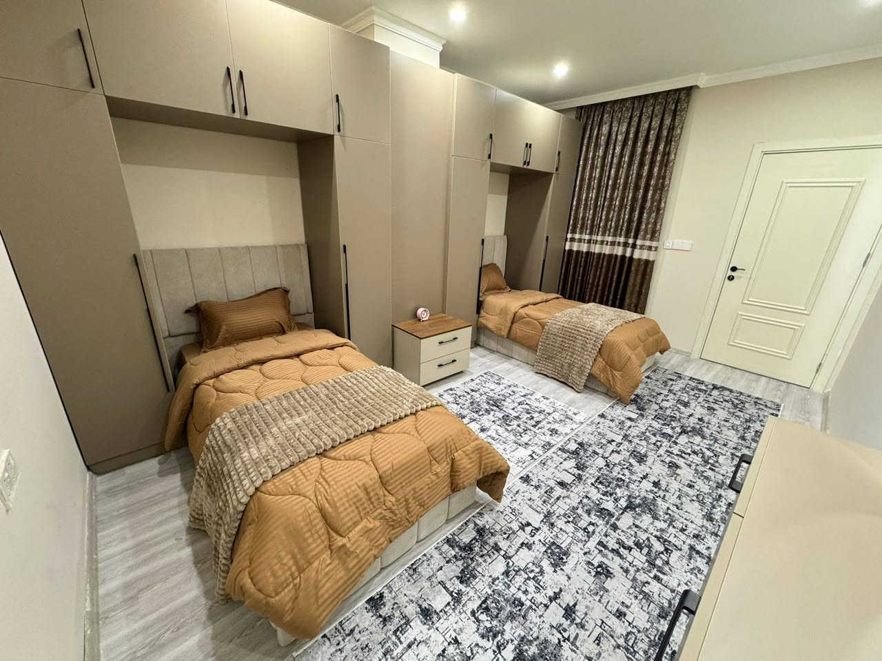 ثلاث غرف و صاله  موثث vip صفر واو تاور 
مساحته ١٧٠ متر 
طابق ٥ 
للبيع و للايجار 
للمزيد من التفاصيل، دكدر تتواصل ويانا.
واتس اب 
***********
*********** أربيل, العراق
